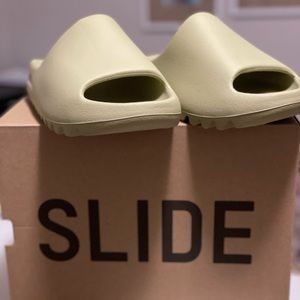Yeezy Slides, Resin, size 8, runs small fits like a 7
